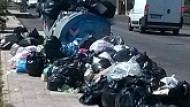 Selciatella: rifiuti invadono strade e marciapiedi