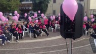 Palloncini rosa invadono Piazza Roma