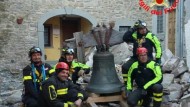 I vigili del fuoco di Latina ad Amatrice: recuperata la campana del museo civico