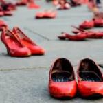 Scarpette rosse in Piazza Roma