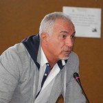 Odori nauseabondi dalla Kyklos: la denuncia del Consigliere La Pegna