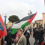 Anche la bandiera della Palestina in Piazza Roma