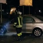 Auto in fiamme in Via Di Vittorio