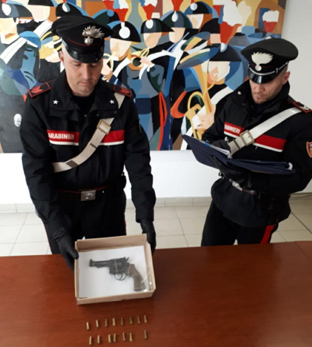 carabinieri pistola calibro 38 rubata