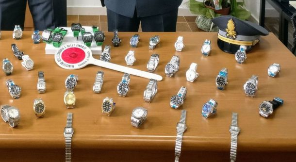 foto orologi rolex contraffatti guardia di finanza