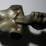 “Covid-19: crollo psicosociale”, la nuova scultura del Maestro Guadagnuolo.