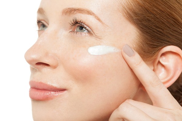 Creme-viso-leggere-per-l-estate