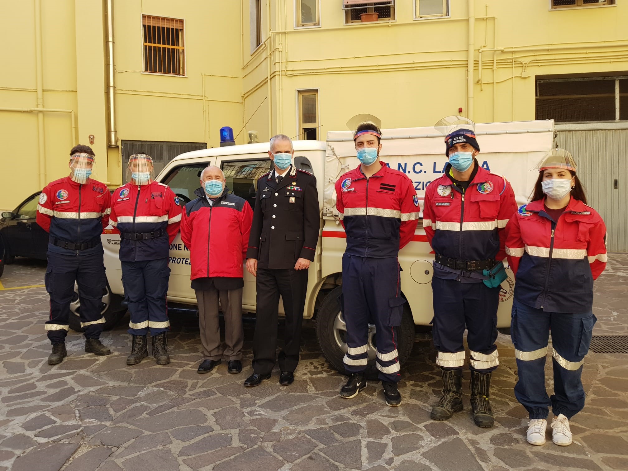 Latina Carabinieri e Protezione Civile uniti per i piu fragili